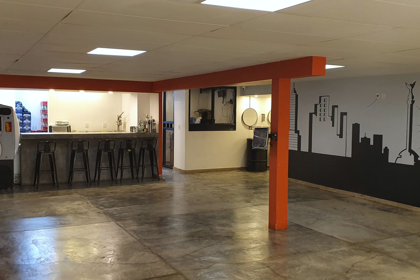 Barra de Antojo Chilango, restaurante-bar remodelado por Rojo MX
